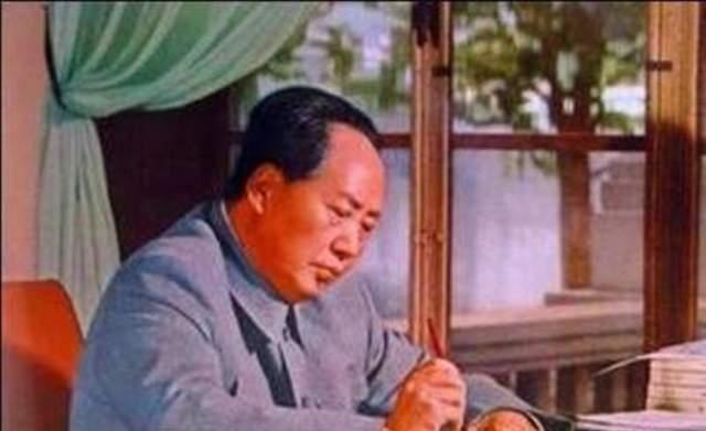 毛主席体恤恩师后人生活不易，特托人送去千元稿费，并叮嘱：这钱你们不用偿还！
19