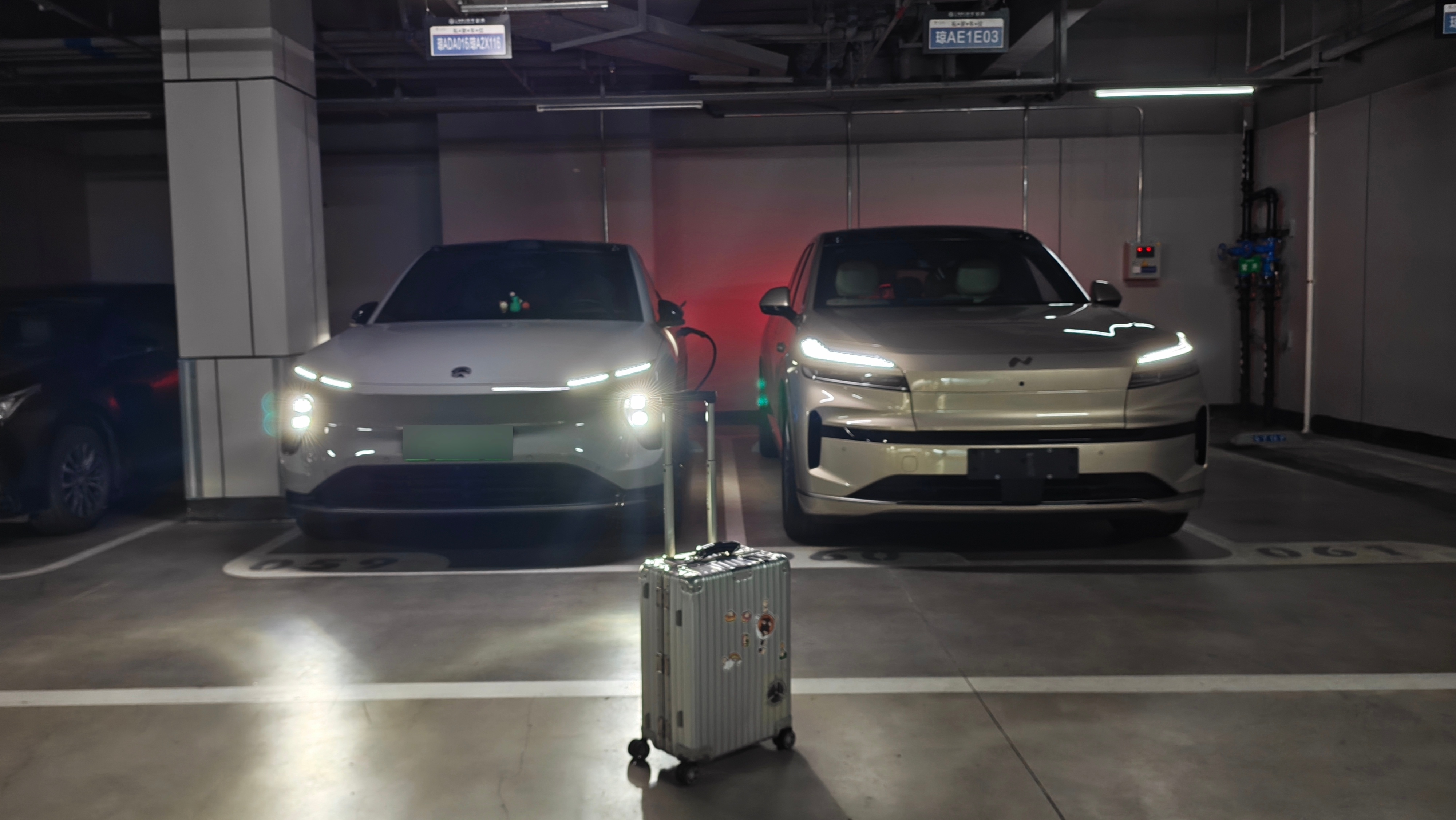 早安，出发去见全新一代es8咯。那必须开着大六座L90去机场，刚开完3000多公