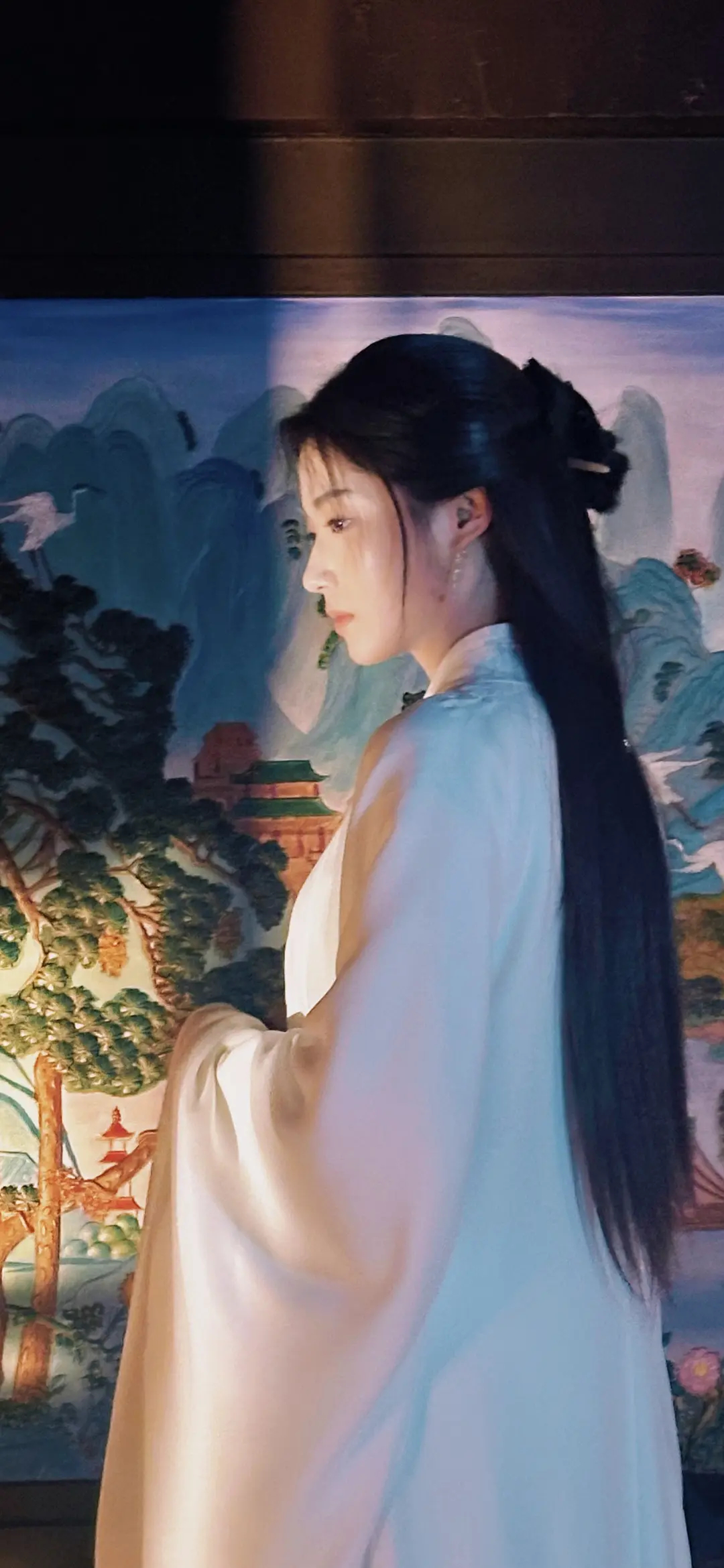 卢昱晓真是有时好看有时难看。 ​​​