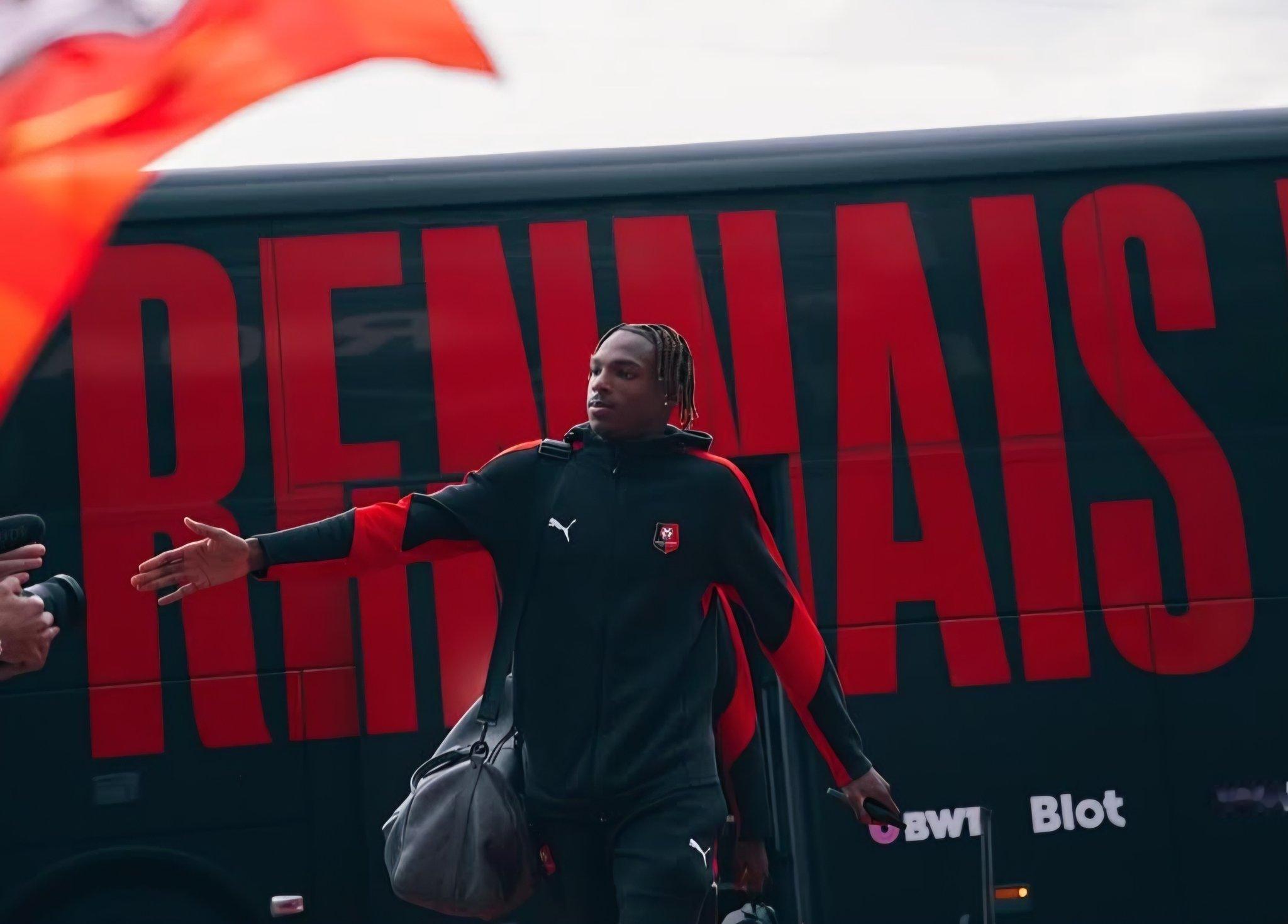 TA：切尔西正在与雷恩就中后卫杰里米·雅凯的转会进行谈判。两家俱乐部仍在进行谈判