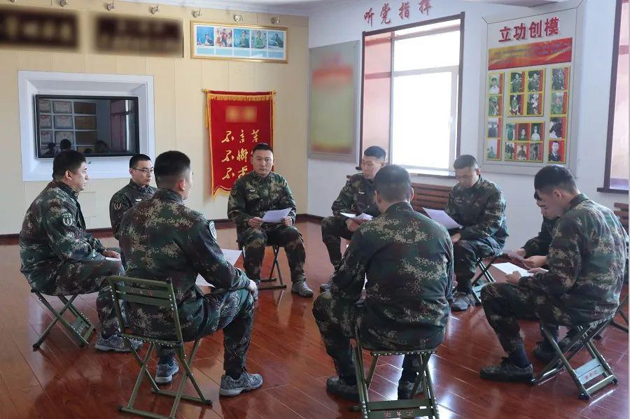 已经取得本科学历及学位证的战友，更适合参加提干考试；而仍在本科就读的战友，则可以