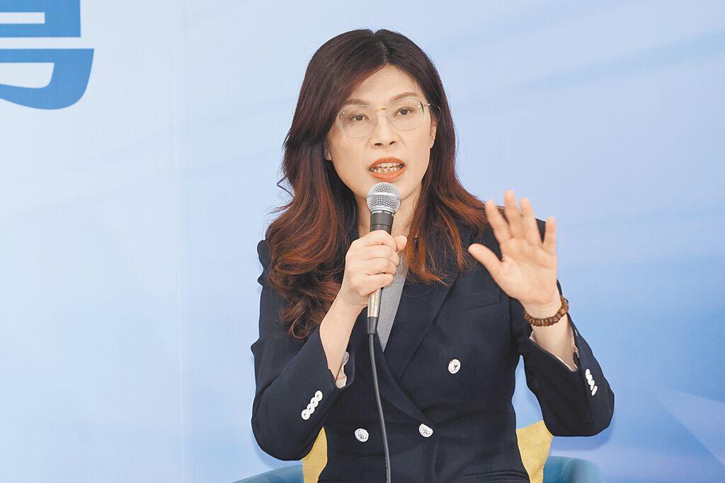 柯态度反覆 郑推蓝白合应审慎。国民党主席郑丽文要推动蓝白合作,务必记取2024年