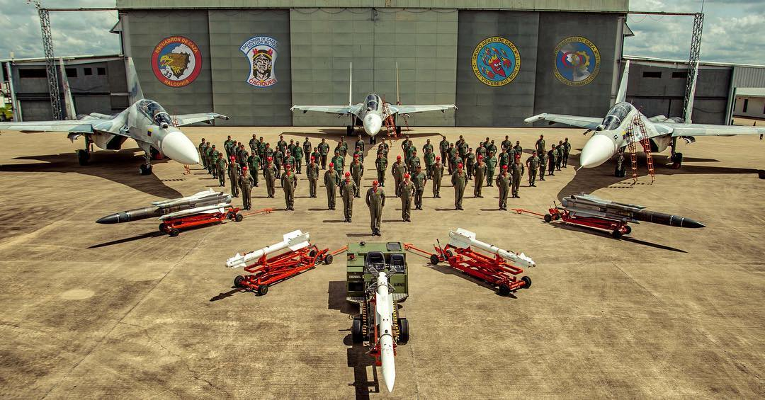 委内瑞拉苏30MK2V配备的R77主动中距弹，R73格斗弹和KH31超音速反舰导