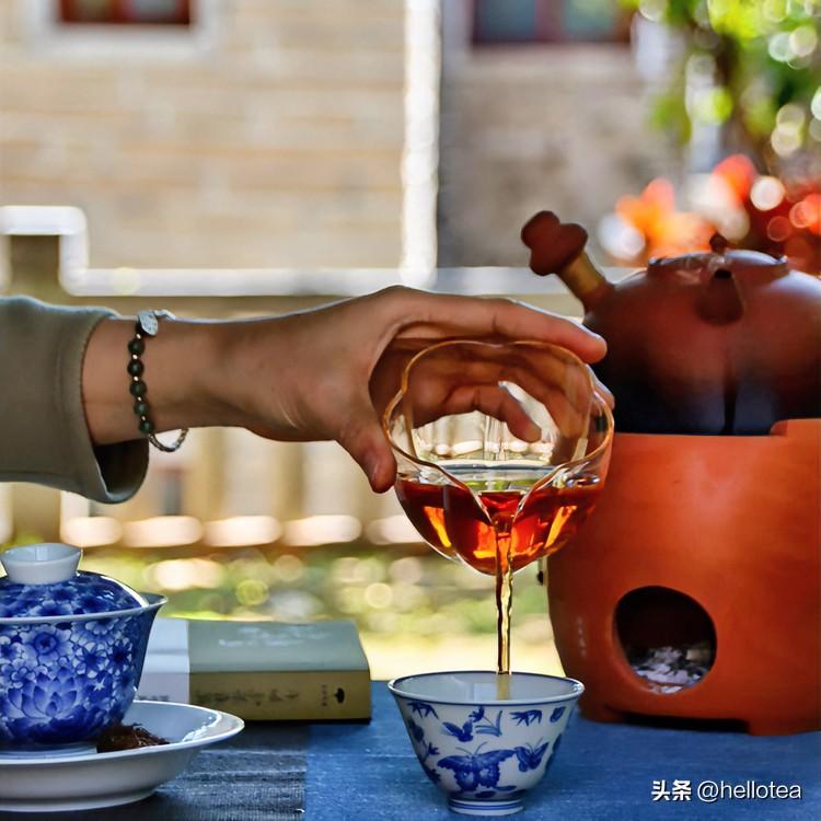 《茶韵天然·寄生草体》
碧瓯烟袅袅，绿影静沉沉。初尝微苦藏深韵，终回甘味胜琼珍。