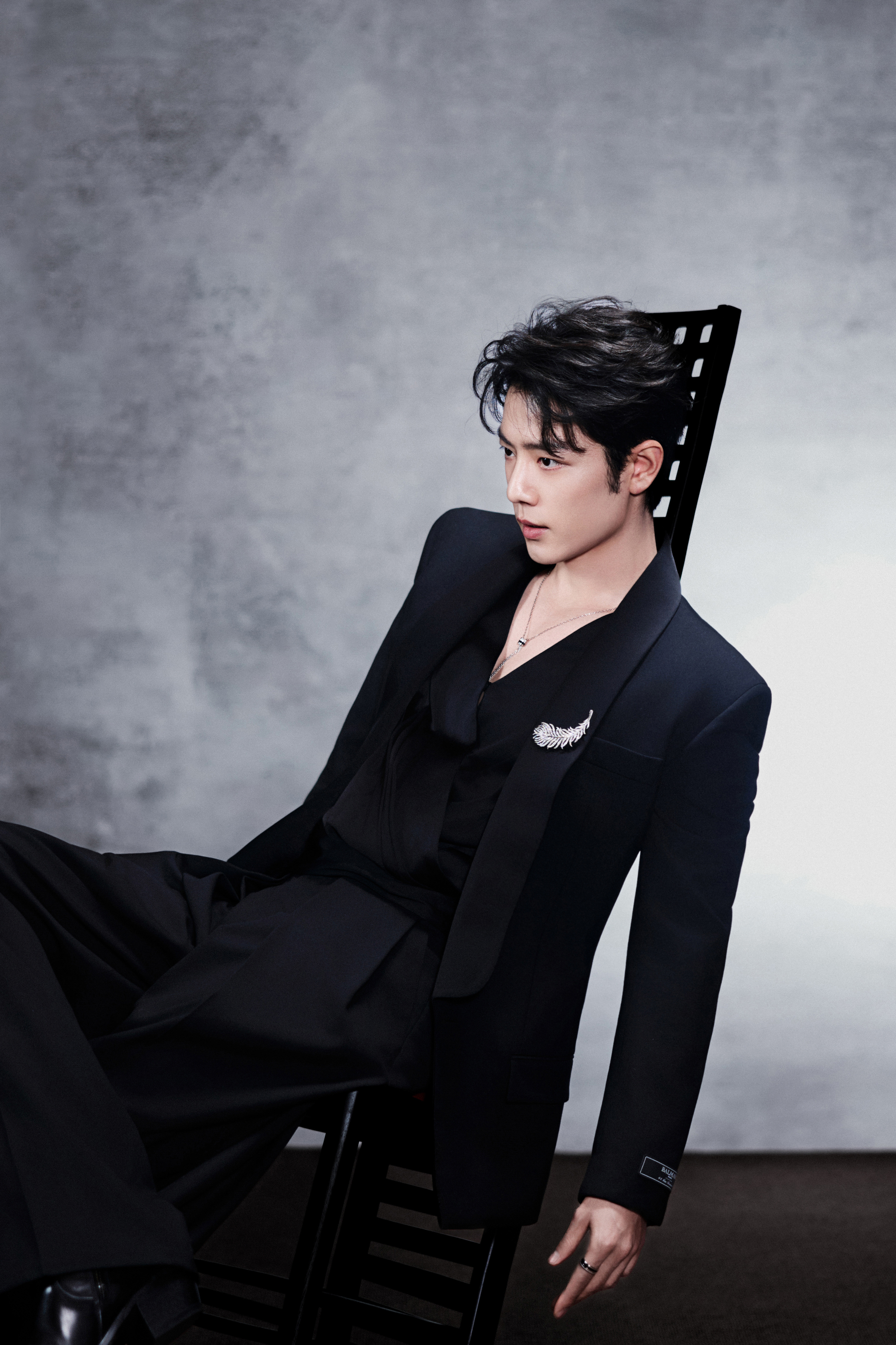 中国网络视听盛典 肖战黑西又装杀疯了！性感V领+顶级珠宝！这逆天颜值非凡气质，我