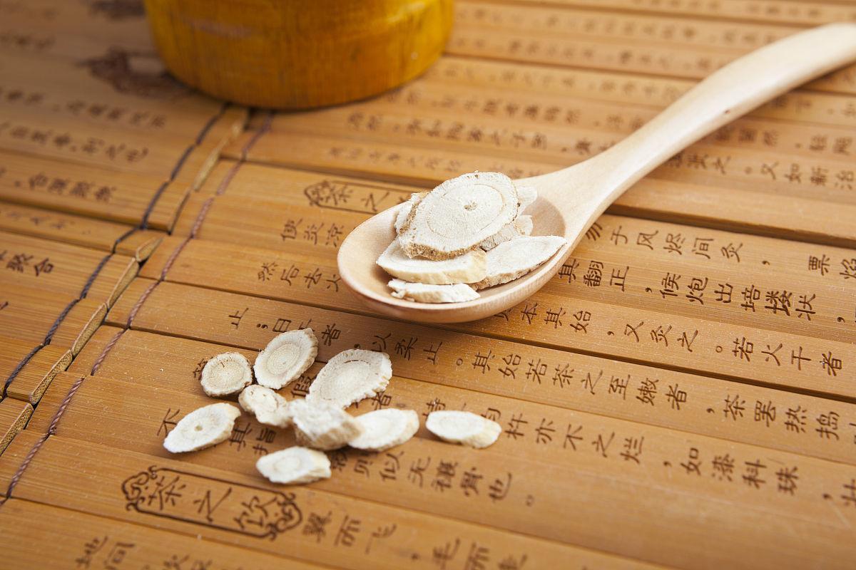 养生是一门综合学问，核心在于顺应自然、平衡身心。一、最省事的养胃方：细嚼慢咽吃饭