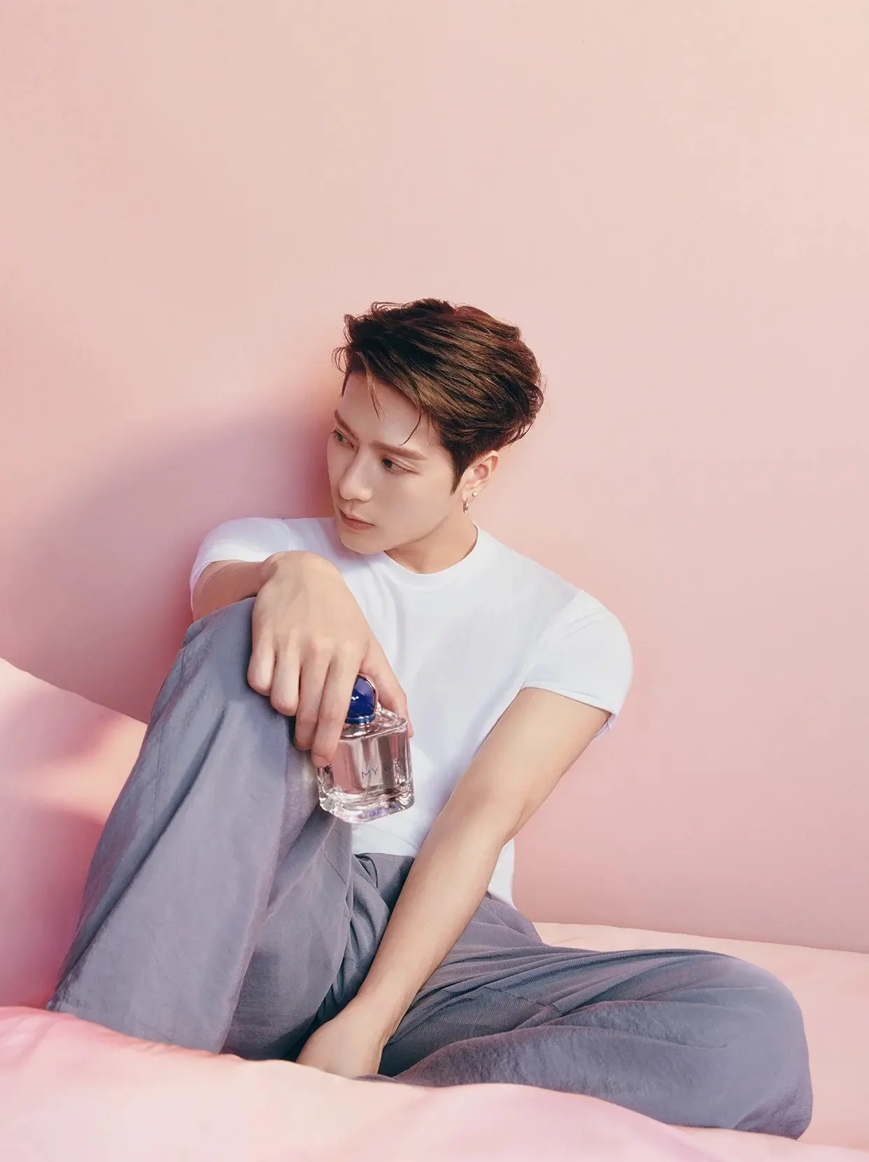 俩金主搁这儿拍杂志呢🤤。