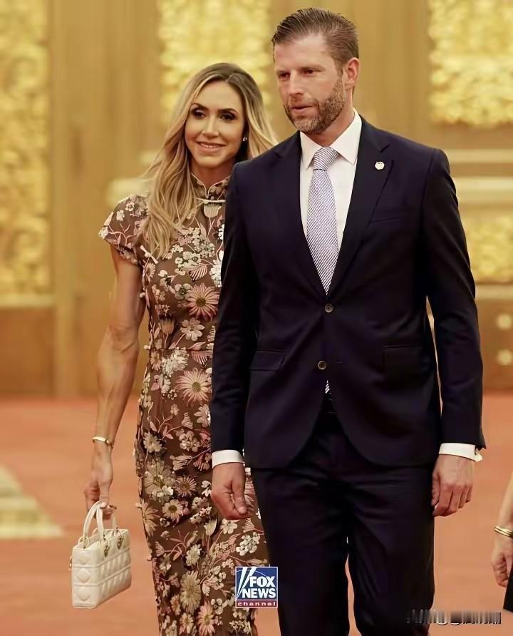 这是特朗普的二儿子和他老婆…

男的潇洒女的漂亮，关键人家还非常有钱，更牛逼的是