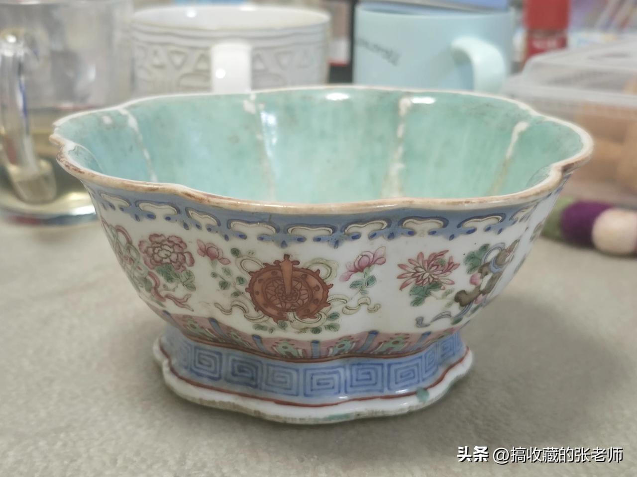 这是我一位90多岁老友当年的日用器物，他曾用它装菜、盛汤，偶尔还放水果。懂行的都