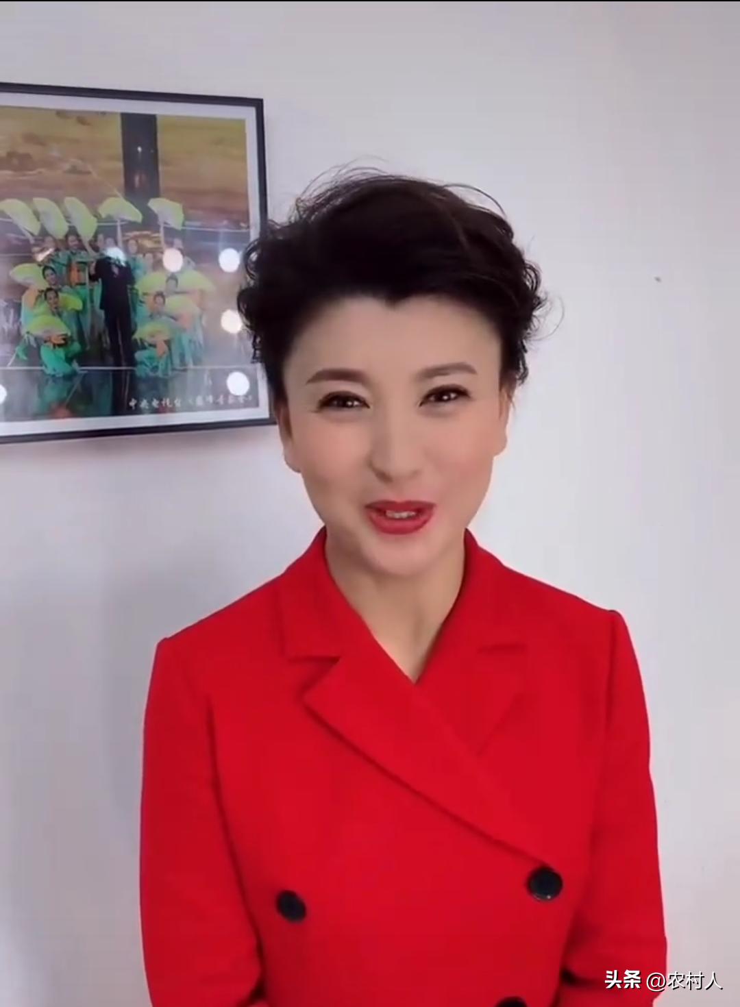 从小到大我一直以为闫学晶是个矮冬瓜，没想到她有1米68，55kg。真是标准身材，