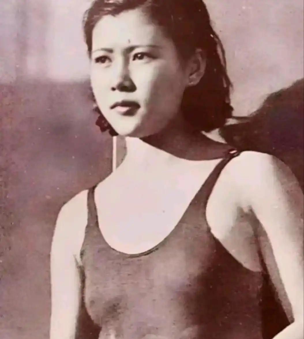 1937年，19岁“游泳皇后”杨秀琼结婚。她提出想避孕10年，丈夫爽快答应。不到
