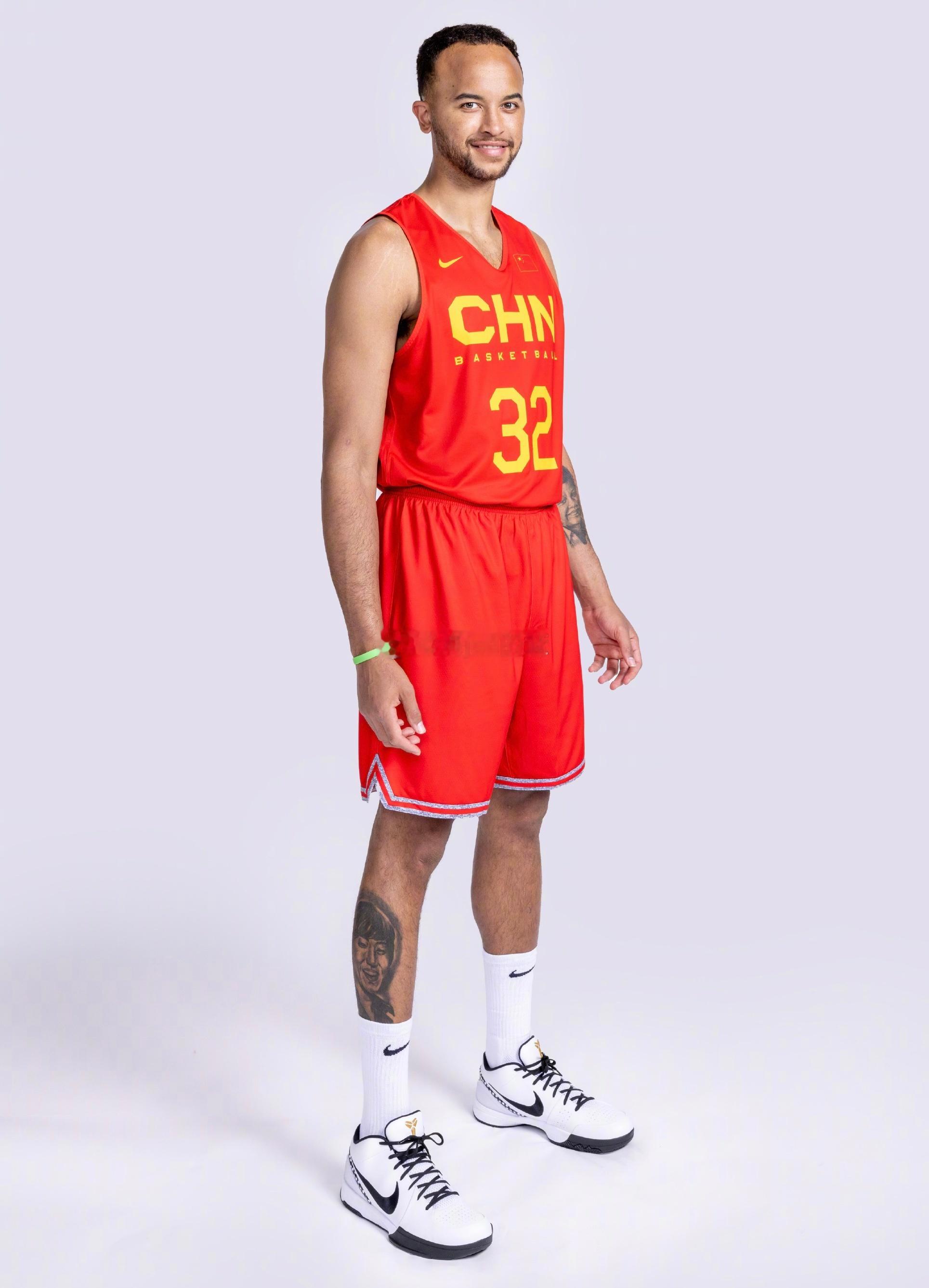 NBA球员李凯尔国籍已改为美国不知道这个话题是谁发起的？本来不想聊这个话题，因为