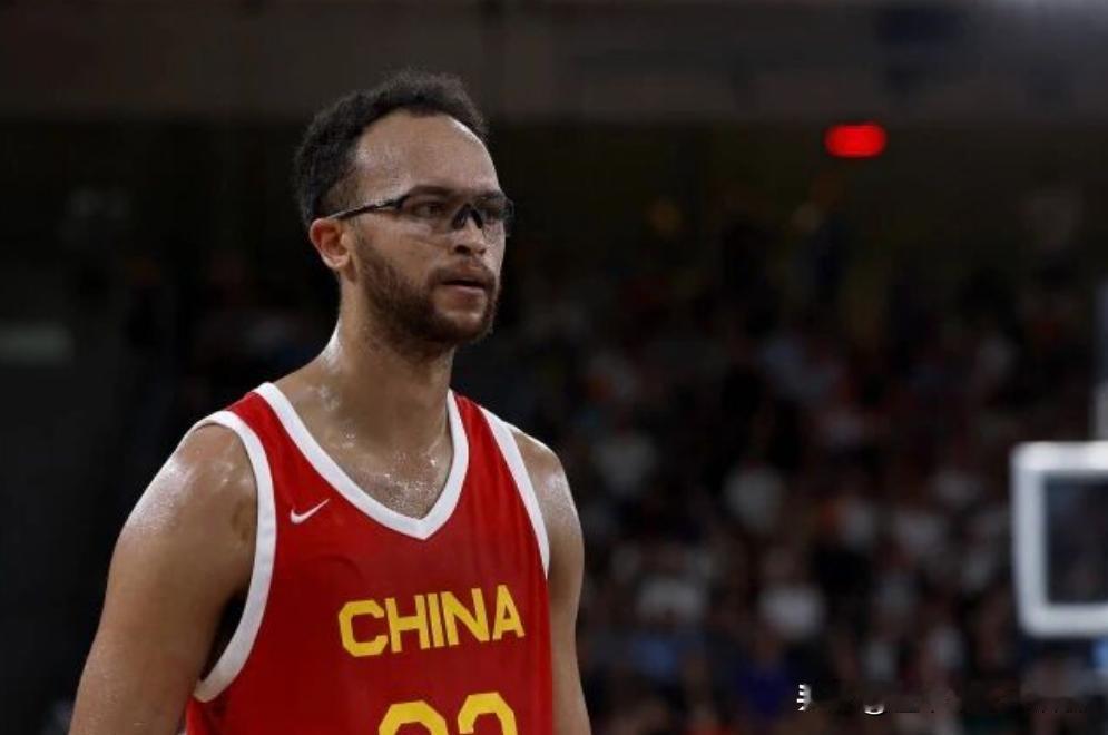 归化了个寂寞，大锤人家现在又恢复美国国籍了
正式结束中国男篮球员的身份
总以为归