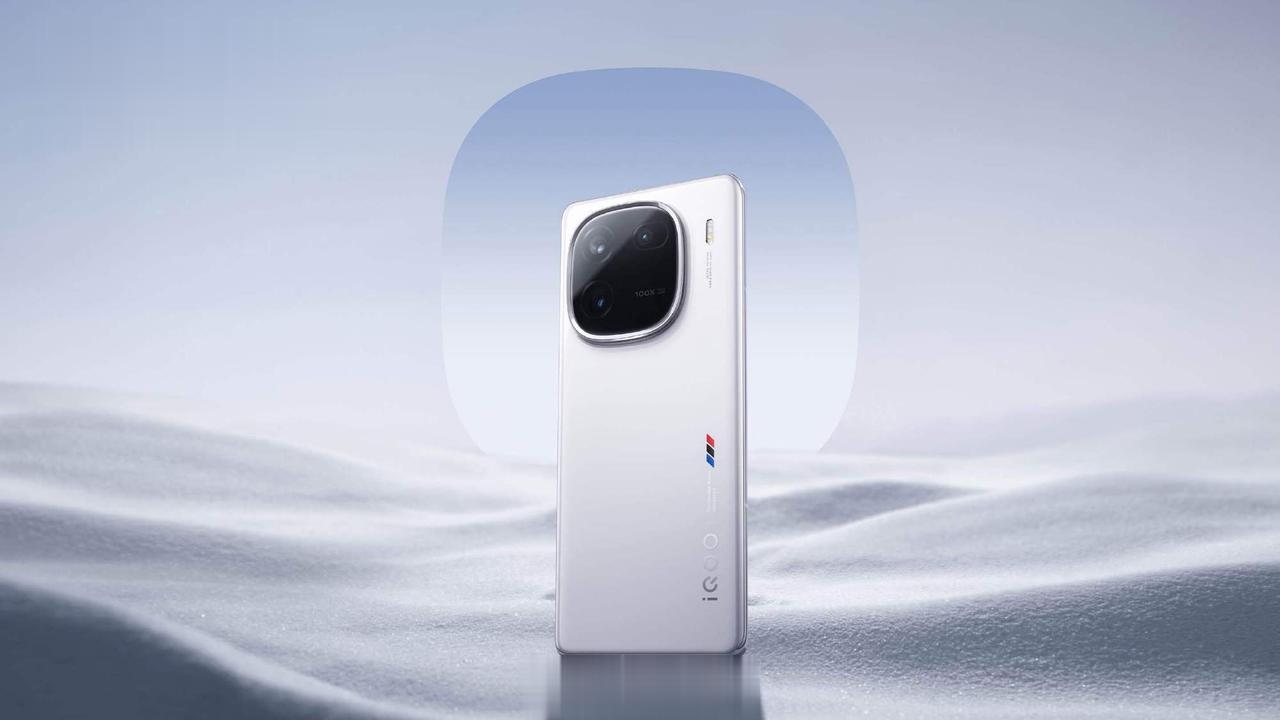 iQOO 12 系列这一波也特别有诚意，12+256GB ¥3999 起售。

