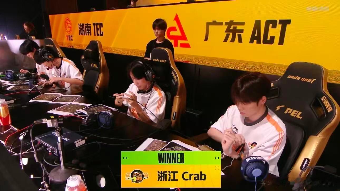 Crab海岛吃鸡4AMmingskr单场MVP恭喜Crab拿下海岛吃鸡，也恭喜m