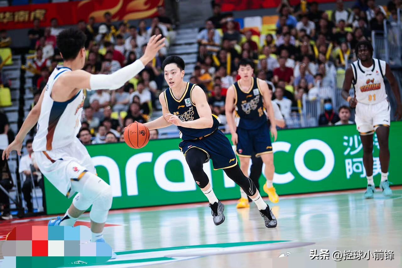 面对拥有周琦的北京男篮，广东男篮打的就像一支NBA球队，开局就一波11-0，周琦