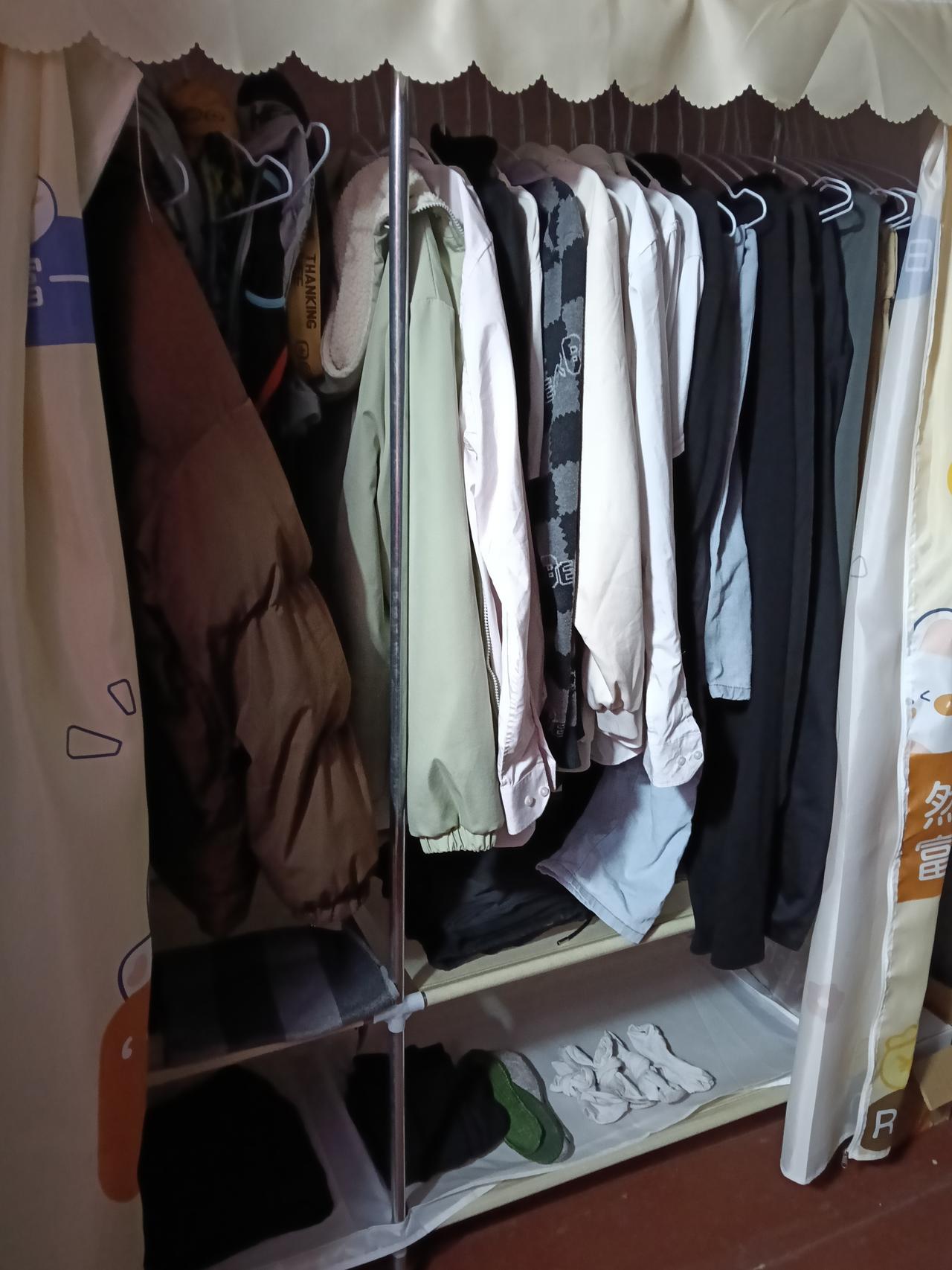 深夜为老公整理的衣柜～把衣服理的齐齐的，老公没什么大的能力，赚40，花120，玩