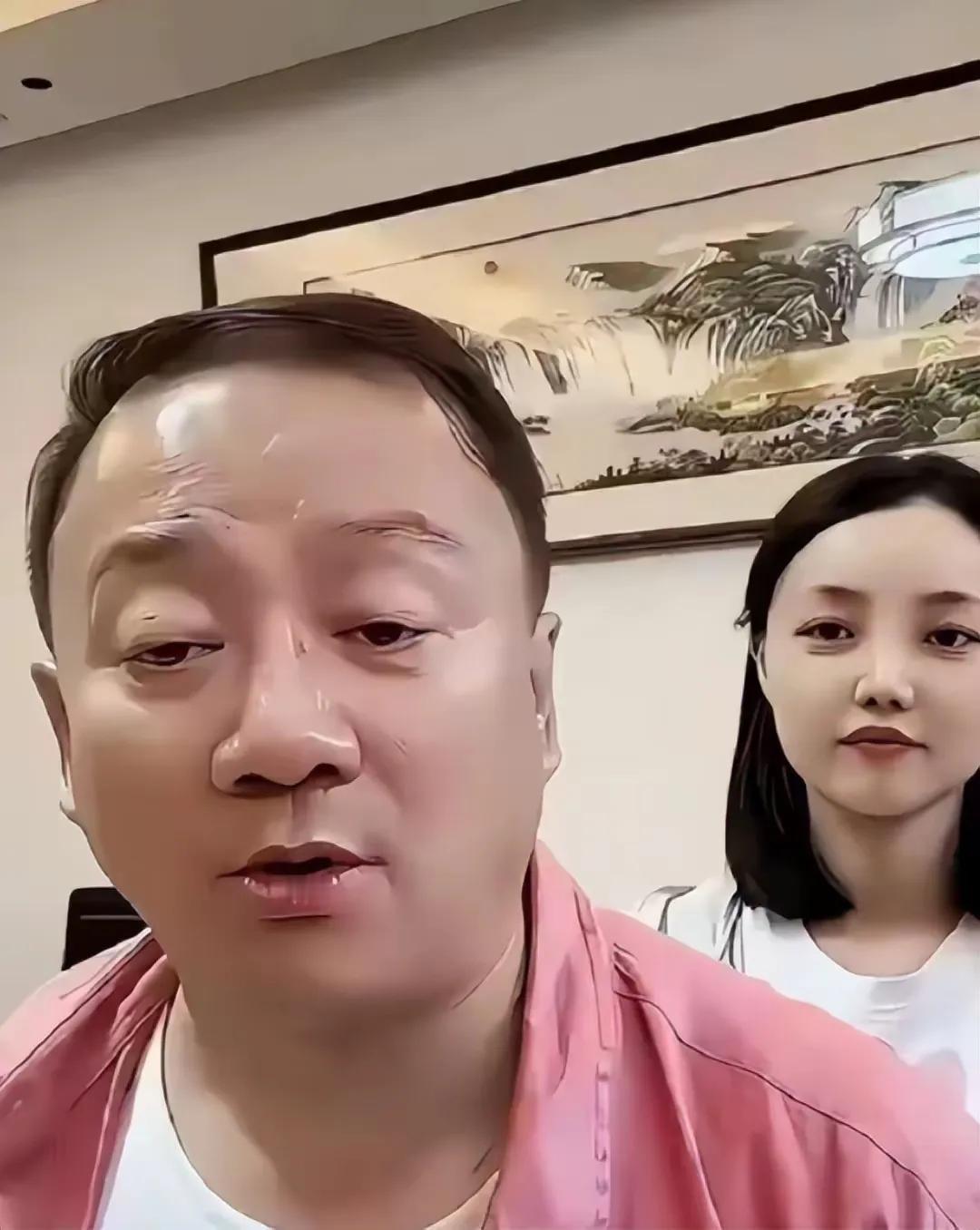 谢广坤，忍无可忍！
谢广坤娶了一位年轻漂亮的媳妇，还给他生了个儿子，所以谢广坤每