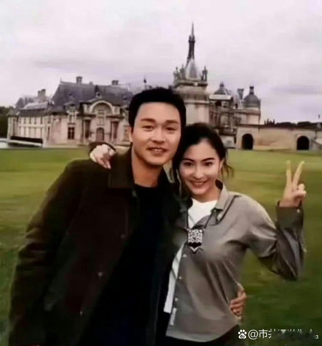 张柏芝和张国荣年轻那会儿，没有美颜也没有滤镜，大家的美都特别真实。 ​​​