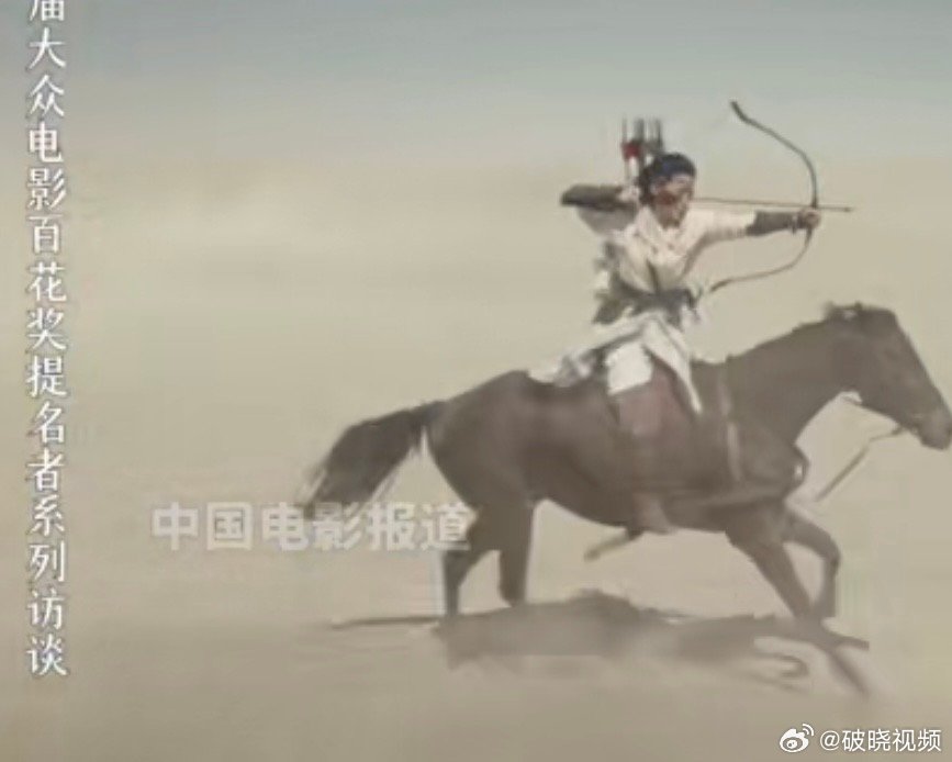 袁和平夸陈丽君文武兼备 袁和平透露陈丽君临时救场仅训练一周临危受命紧急救场，短短