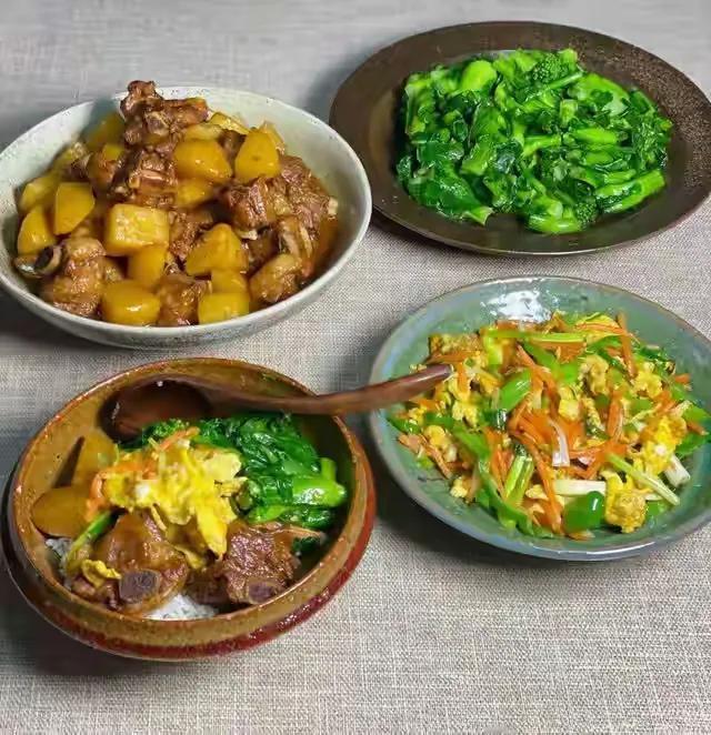 因为天津这边上课后服务是全凭家长自愿，
儿子上四年级，
他们班上很多没有上课服务