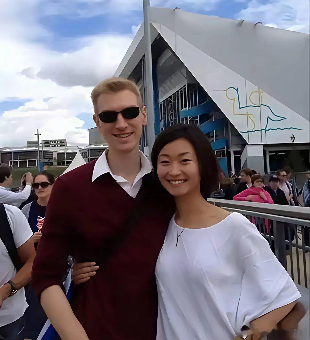 敬一丹允许女儿做了3件事，一般妈妈做不到1.没有反对女儿早恋王尔晴是敬一丹的独生