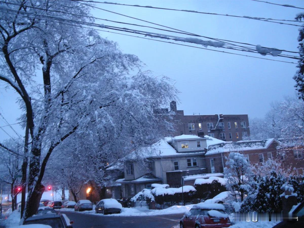 【最新消息：在美国，超过40万户家庭因暴风雪断电】
华盛顿时间2026年1月25