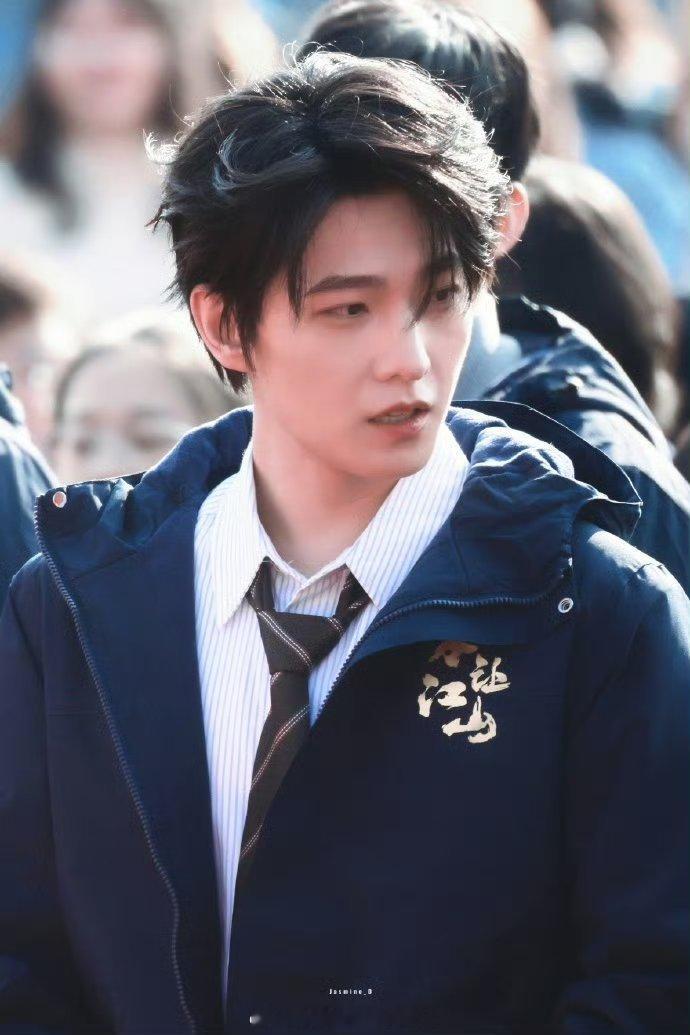 杨洋的不让江山妆造眉眼如画呀，真的是公子 