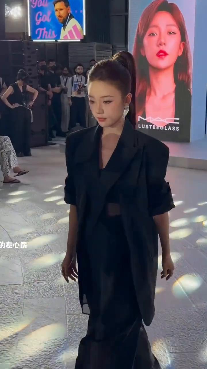 捂热你的左心房。
捂热你的左心房。