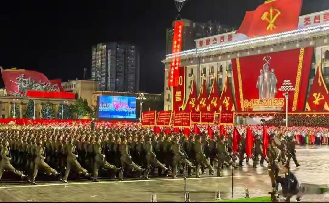 朝鲜举行阅兵式就这排面和阵容，我觉得比美国的阅兵好看多了！不知道韩国作何感想？朝