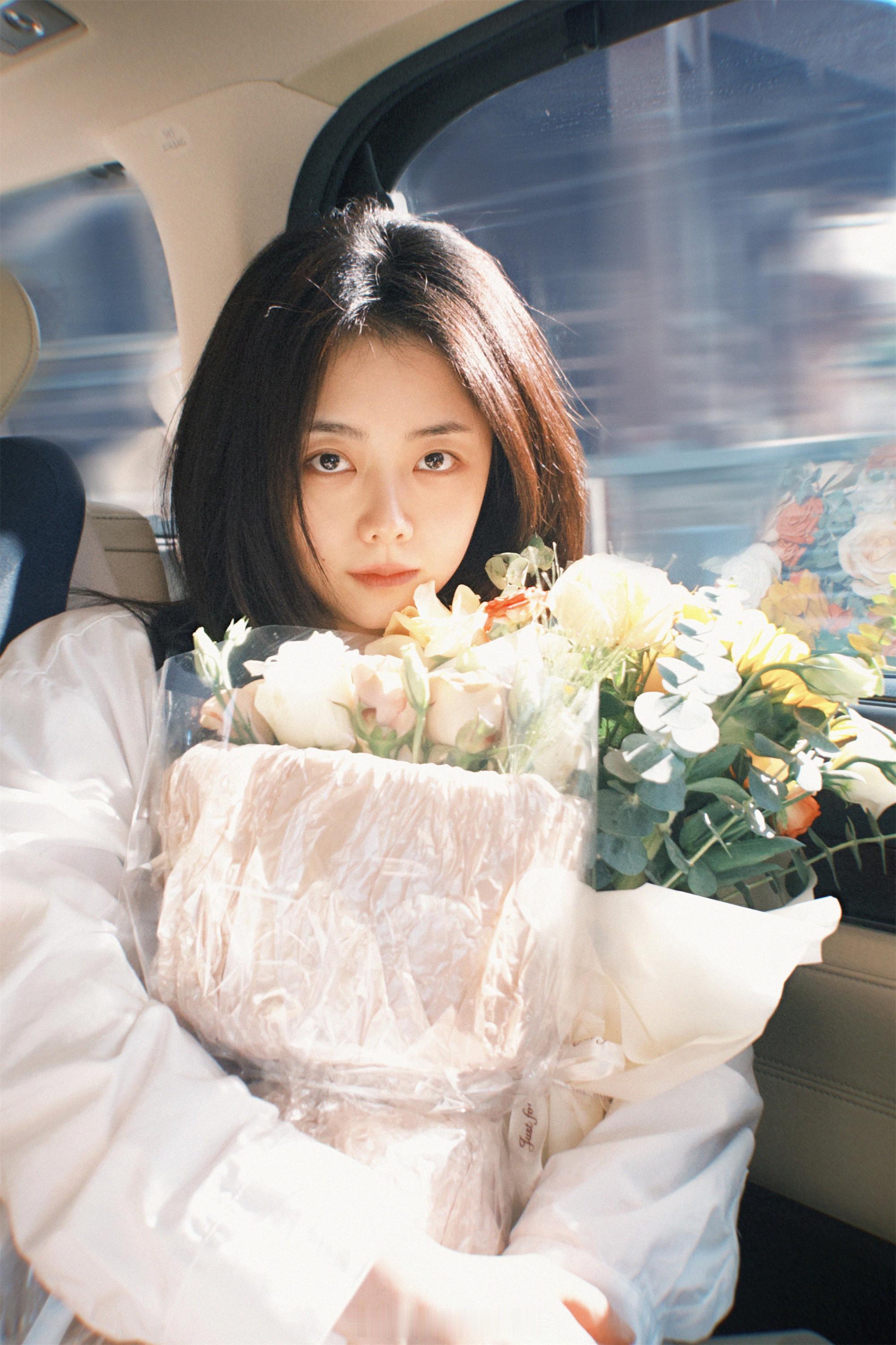 谭松韵鲜花少女感头像 ​​​