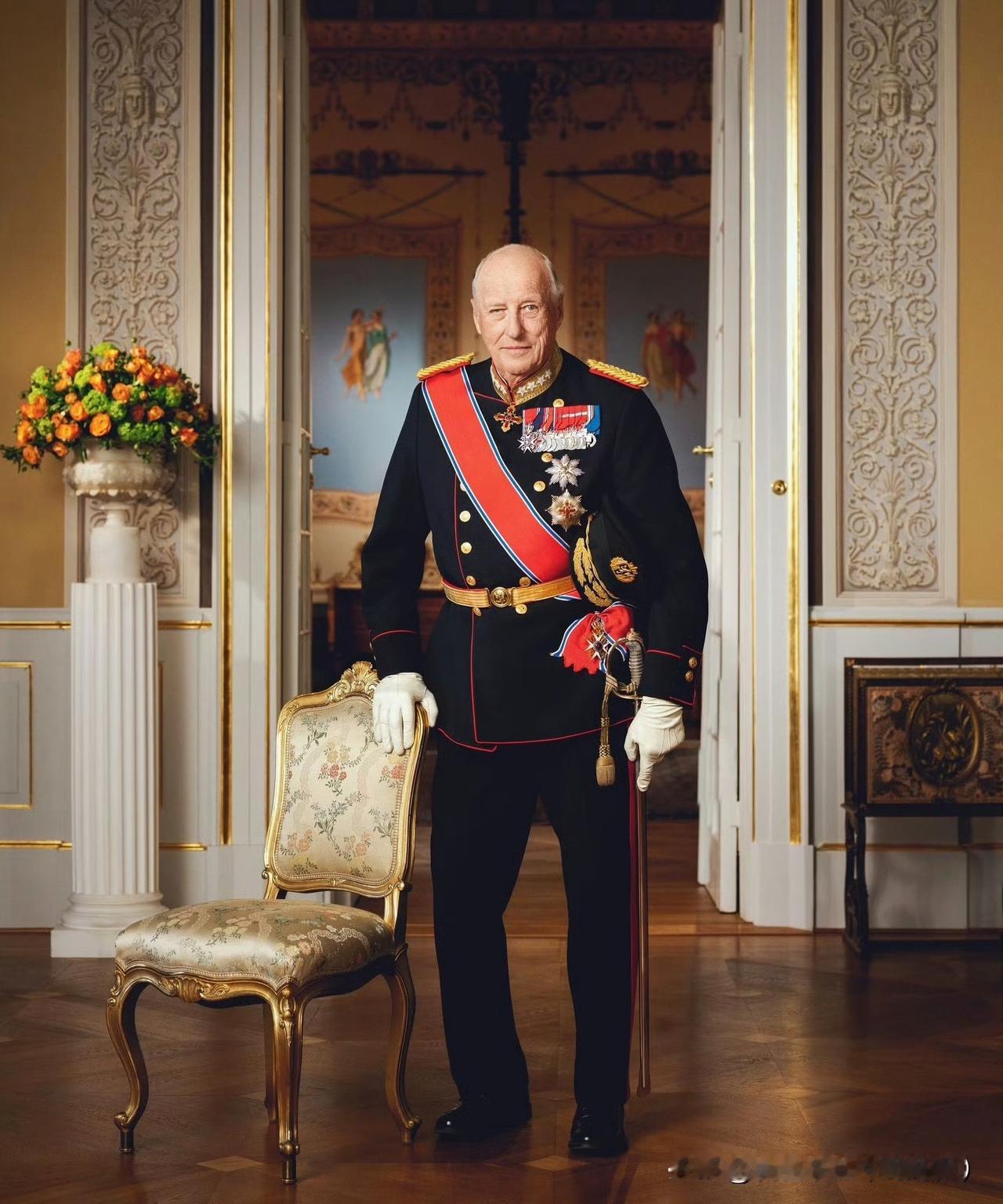 官方发布国王夫妇等新照，看样子是早期拍摄，但一直放到年末才发布，憋的住啊！