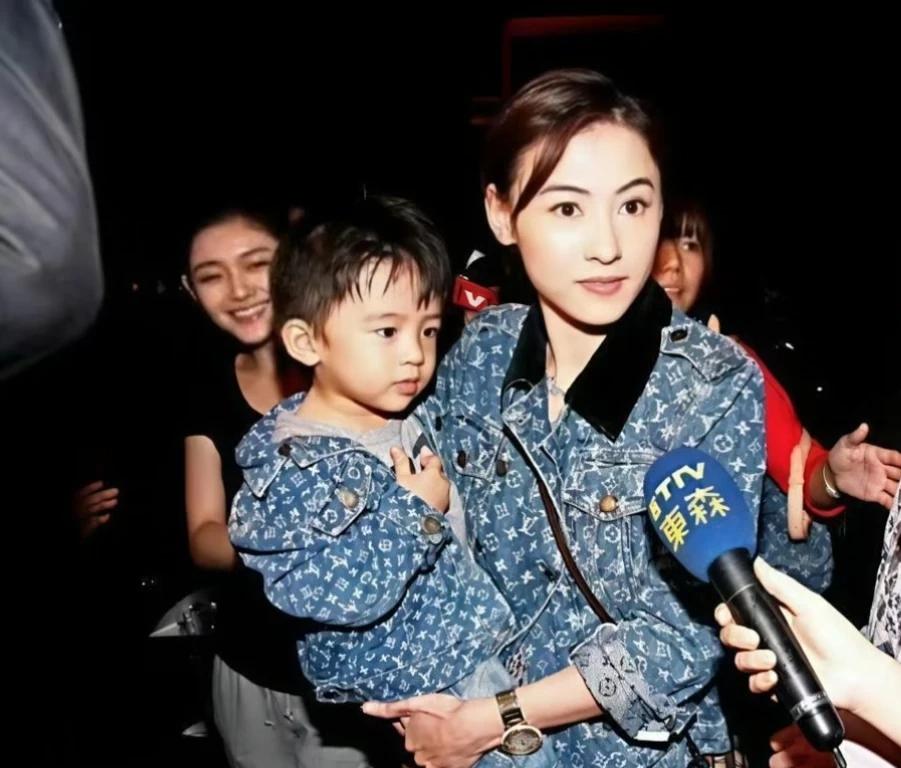 可能是她性格决定的，从小家里是单亲家庭，她早早就必须成为一个大家长，久而久之就变