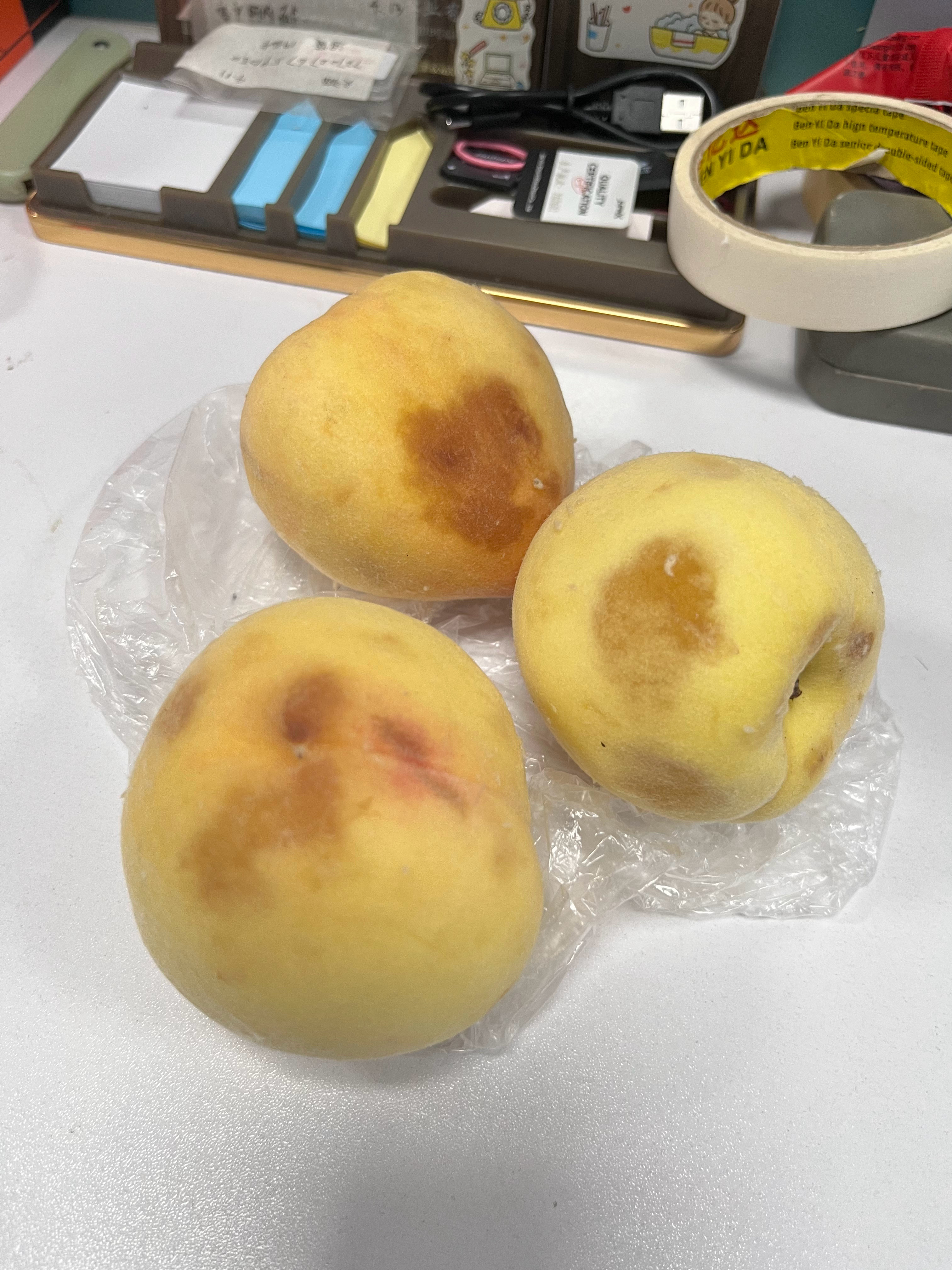 我没招了桃子🍑原本在家还好好的想着分给同事 带来就这样了就没给了