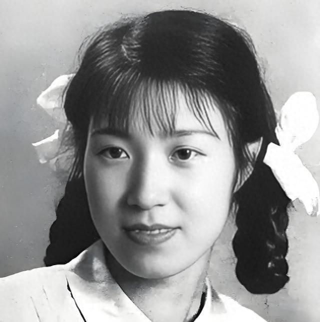 1956年，28岁的李玉琴去探望溥仪，11年后两人第一次同房，翌日她泪求离婚，这