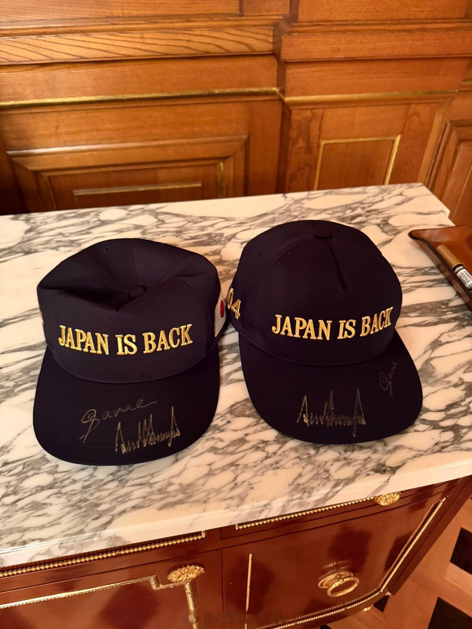 川普和高市早苗签名”Japan is Back”的帽子。🧢 ​​​