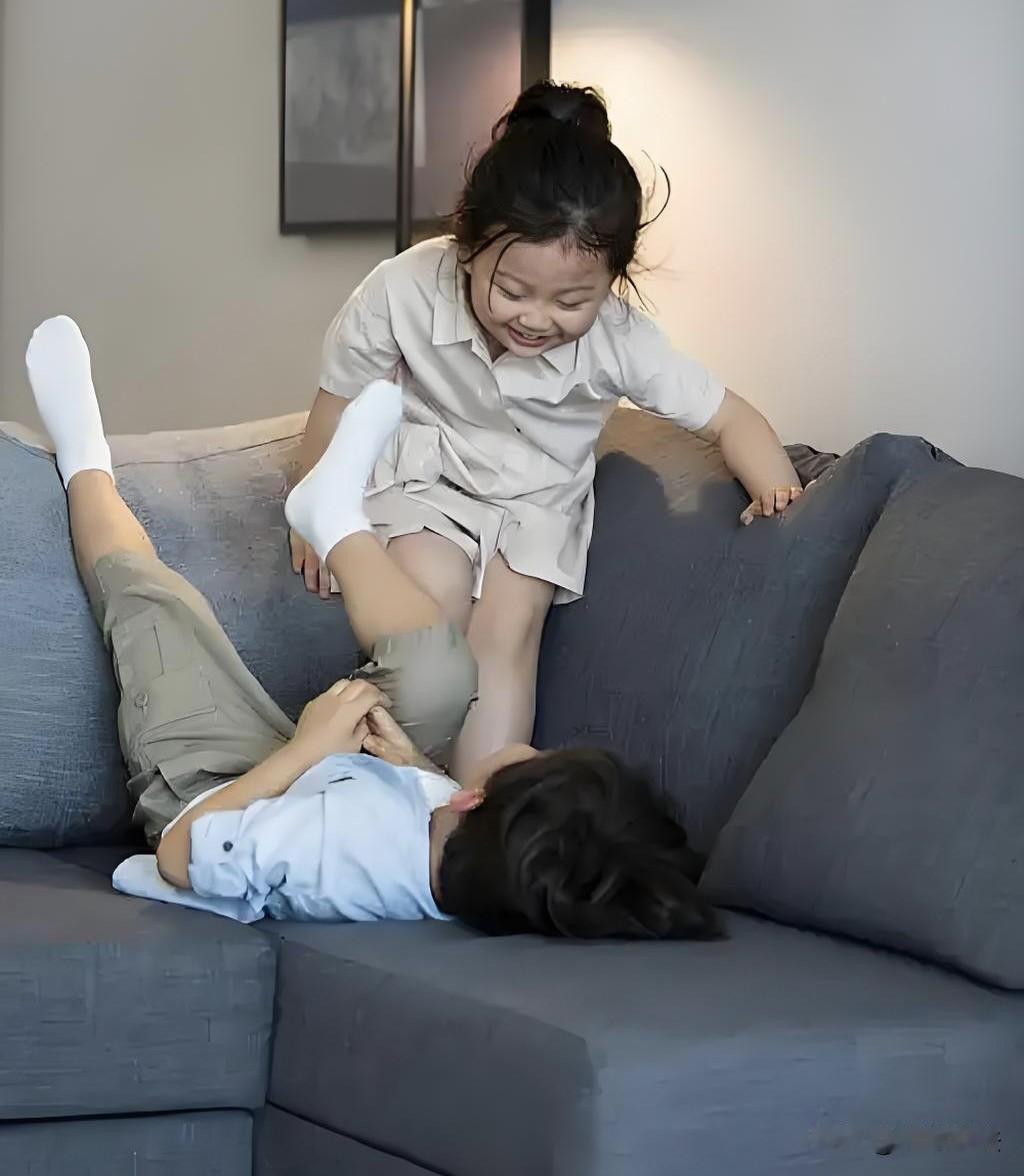 “亲戚做到头了！”广东中山，女子和3岁女儿被亲戚邀请到家中做客，中间，女子独自回