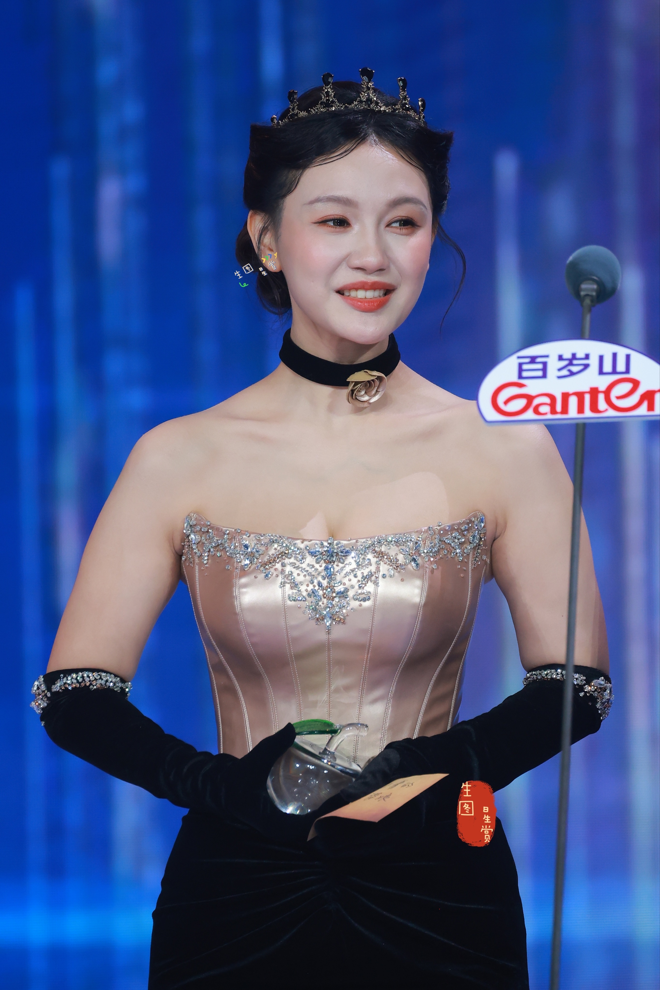 孙艺燃好燃，是公主更是女王！👸🏻微短剧品质盛典 颁奖礼生图 