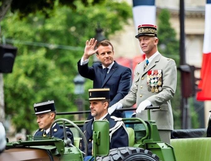 不可思议！法国总统马克龙在伊朗最高领袖选出后，主动与伊朗总统佩泽希齐扬进行了通话