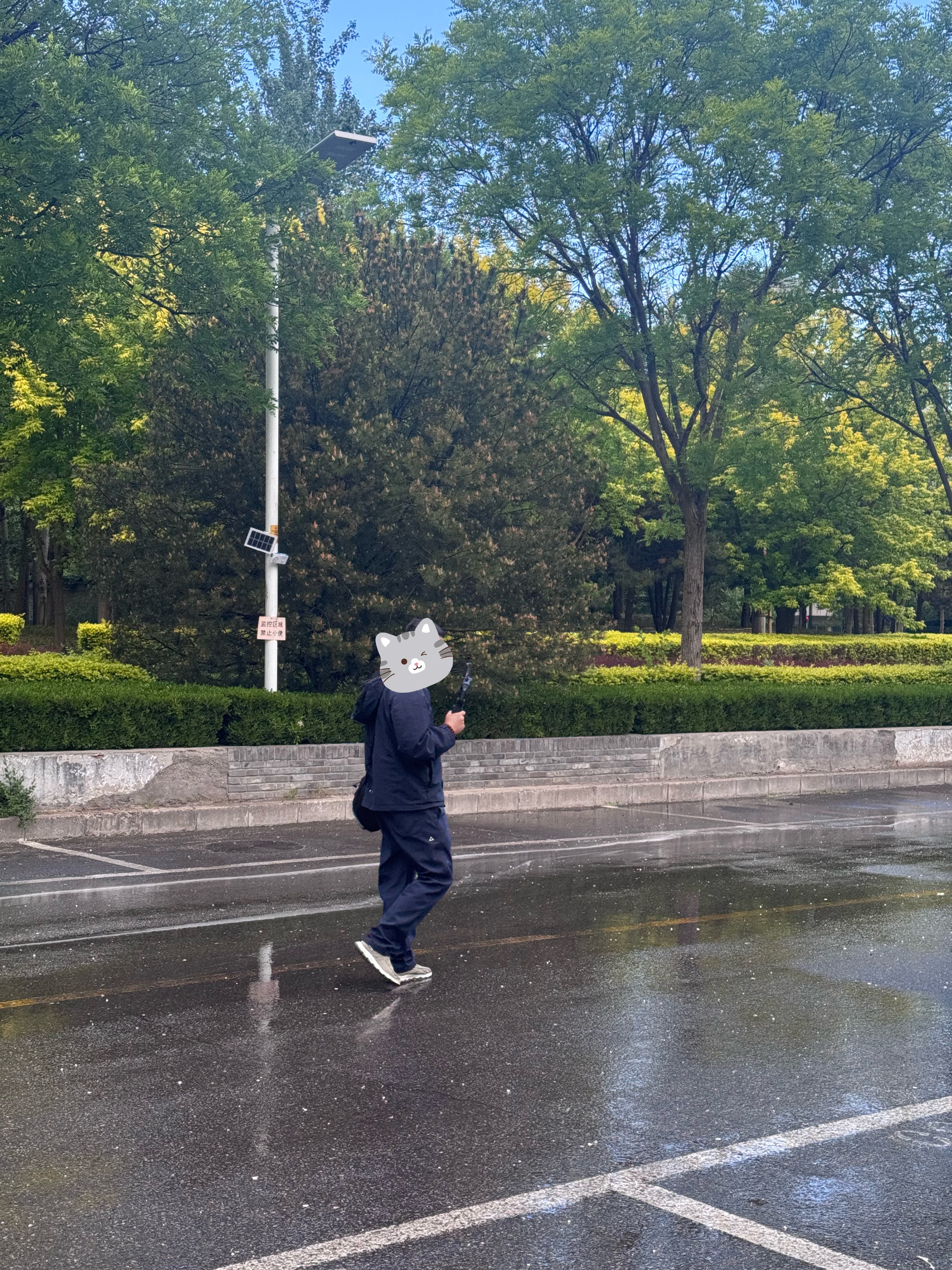约了一瓜子二手车上门检测，师傅都得上稳定器聊车了，说视频抖了还扣钱，这也太卷了吧