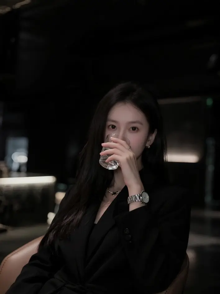 给所有男人一个提醒，你有钱没钱真没那么重要，只要你能让一个女人觉得跟着...