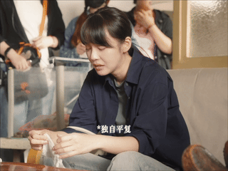 看张佳宁这段纸巾不够用了 这段哭戏真的让人绷不住，张佳宁的表演细腻又有张力，看着