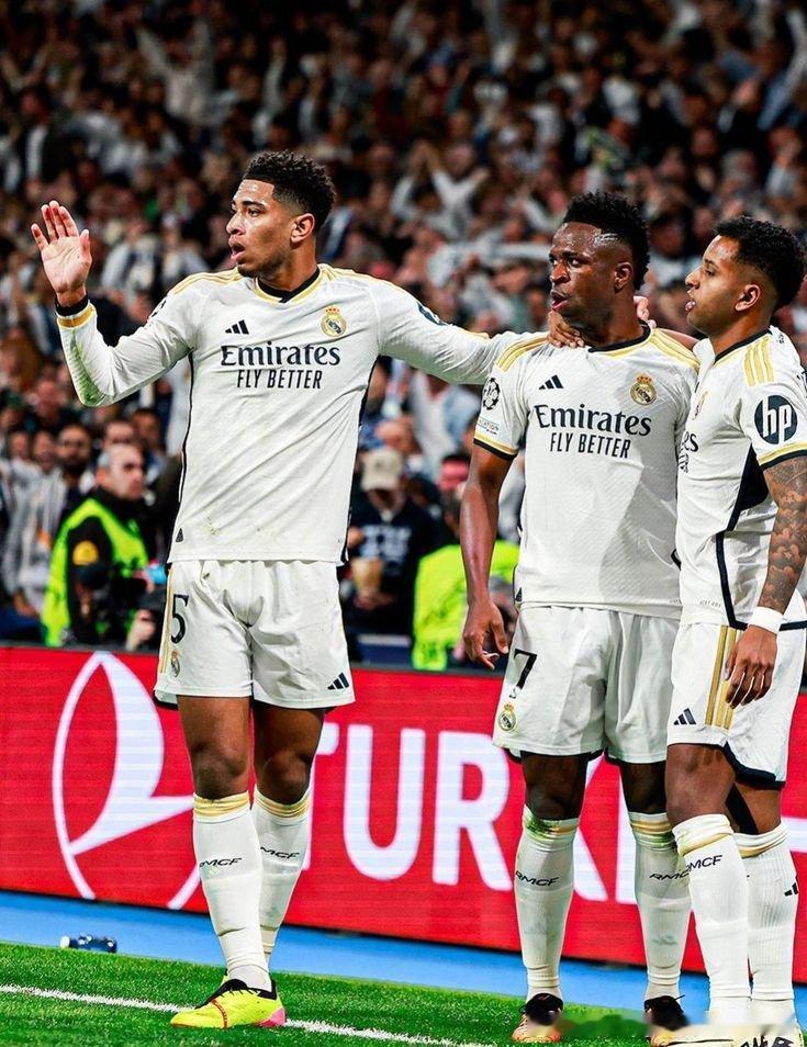 【阿斯】皇家马德里今晚对阵皇家贝蒂斯的预测首发阵容：🧤库尔图瓦🛡️巴尔韦德、