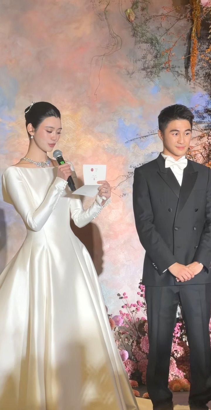 何猷君奚梦瑶婚礼答谢宴终于补上了这场澳门答谢宴！原来6月法国婚礼受限，这次才是给