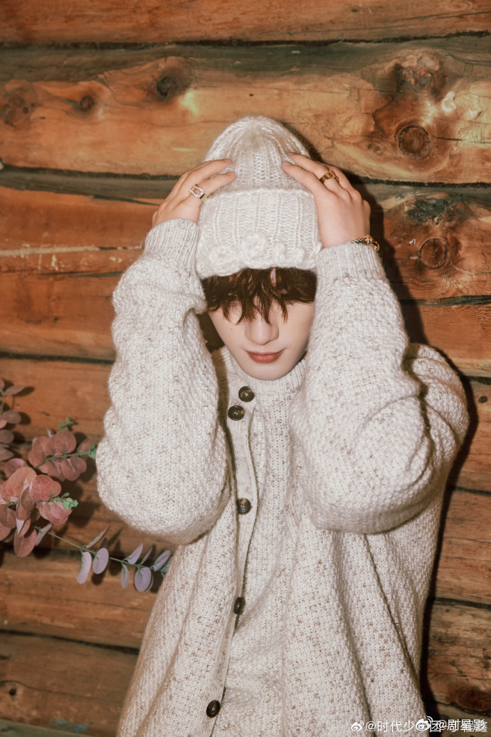 丁程鑫是哥也是帅哥  丁程鑫叫哥也是帅哥，毕竟这么帅气的一张脸，有谁会不喜欢呢？