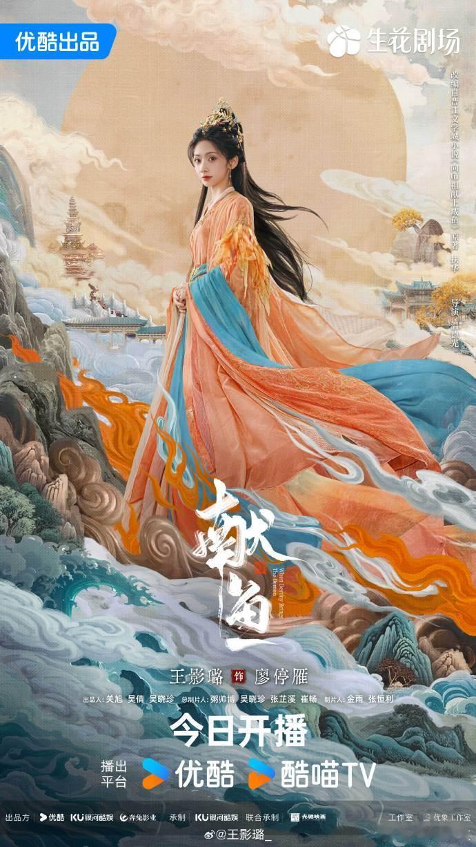 陈飞宇歪头这一下歪头杀暴击！陈飞宇量腰身时这歪头动作，帅得我心跳漏半拍，谁懂这种