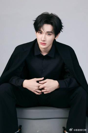 余宇涵05后的隐藏浪漫 520不仅是表白日，更是用音乐传递心意的时刻。他用一首勇