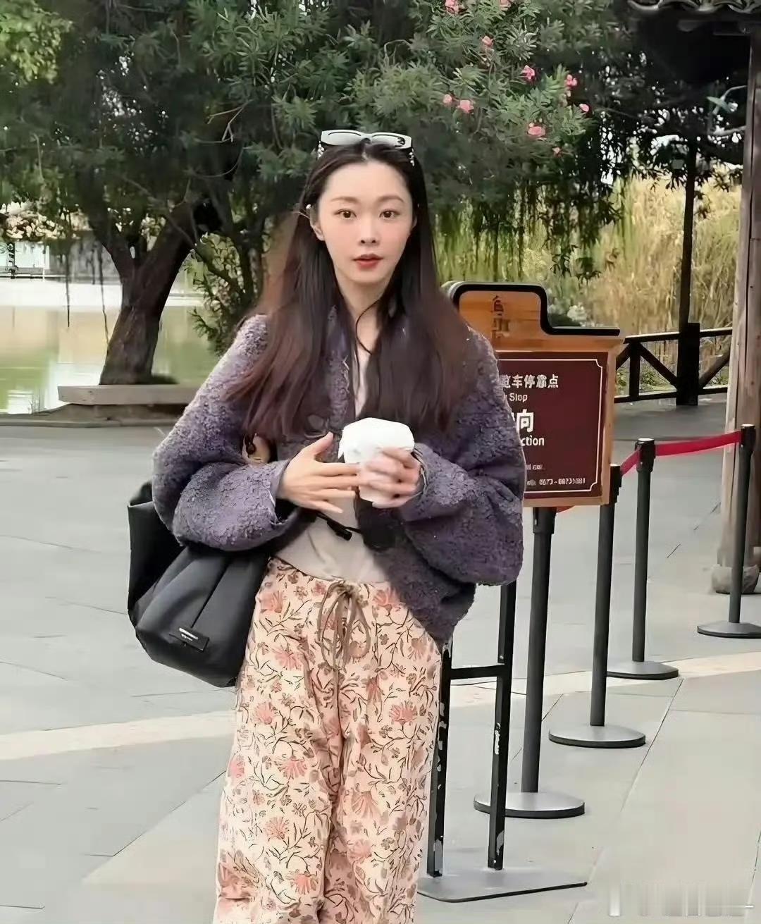 网友偶遇宋轶，这肤白貌美的，气质真的好呢宋轶身材 宋轶生图