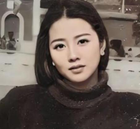 1969年，17岁的女知青张梅香被领导叫到办公室，一把将她抱住，绝望之际，她没有