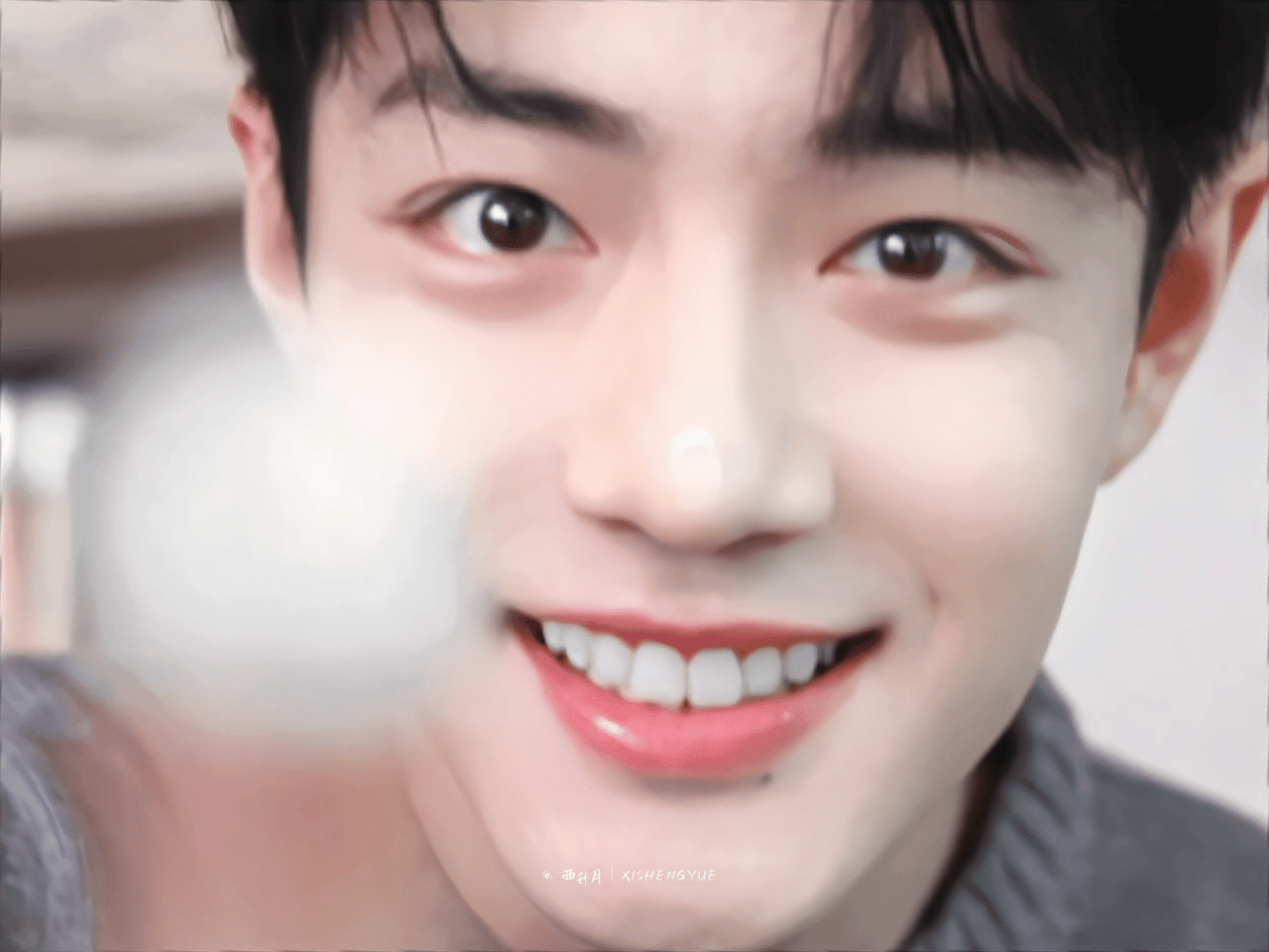 正脸，侧脸，仰头，背影，肖战真正就是365度无死角的俊美啊，天生大男主，站在那就